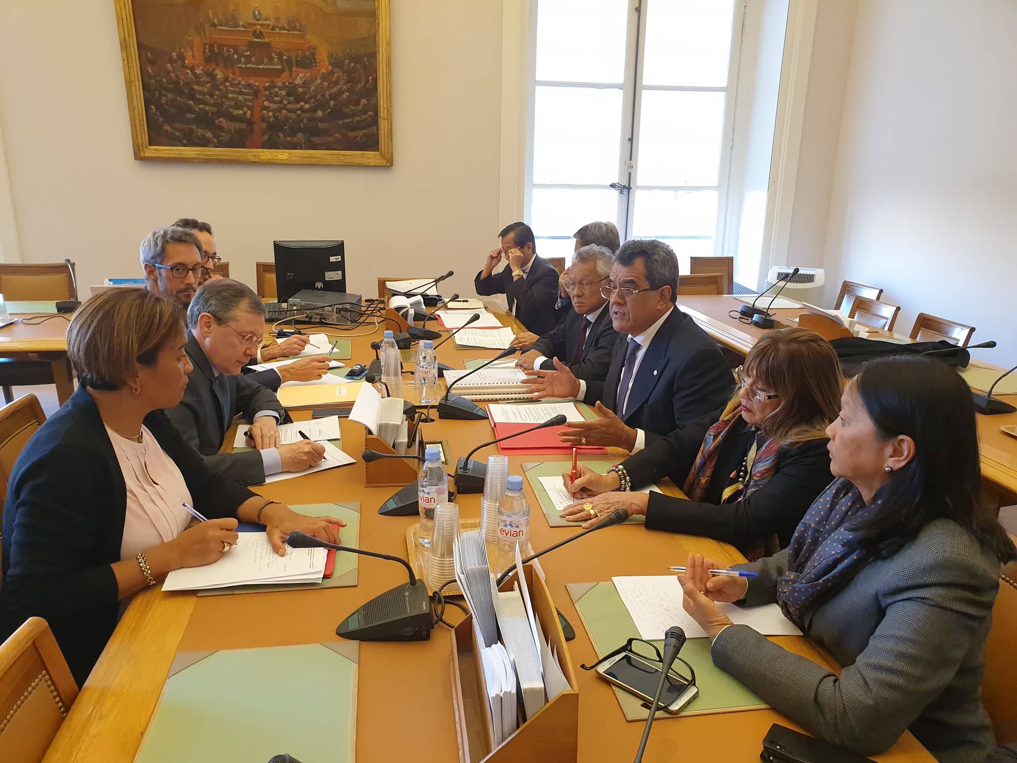 La délégation polynésienne a été reçue au Sénat, mercredi. Ici, lors de l'entretien avec président de la commission des lois, Philippe Bas.