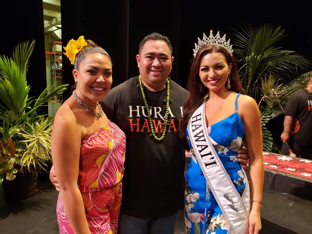 Miss Hawaii, Chelsea Clement marraine de l'événement aux côtés de Terema Toere et de la Miss Aloha Hula.