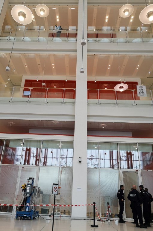 Tentative de suicide au nouveau tribunal de Paris, critiqué dans sa conception