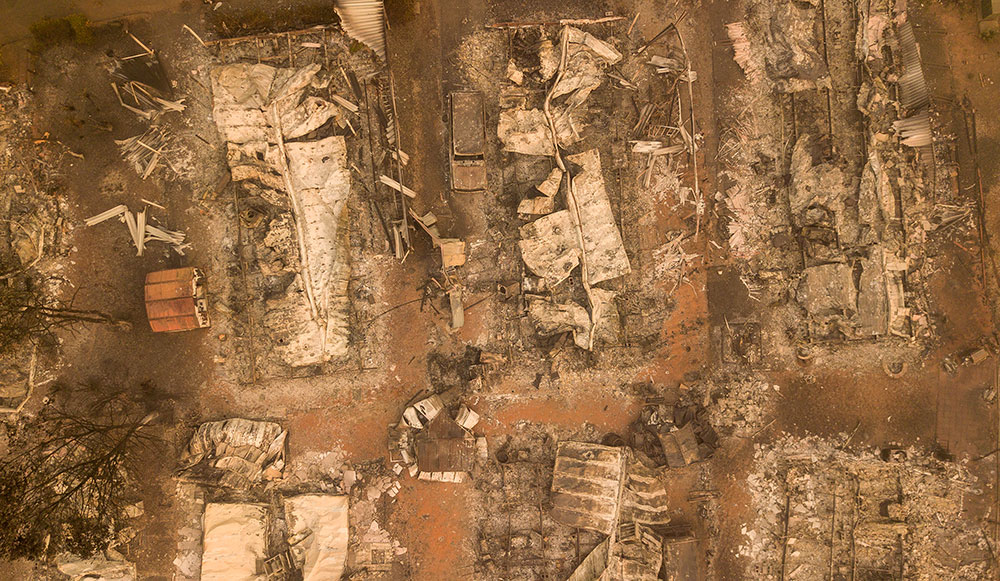 Après plus de deux semaines, l'incendie le plus meurtrier de Californie entièrement maîtrisé