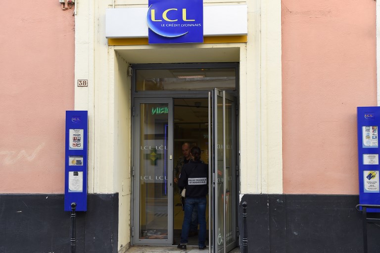 Alès: une femme se rend après s'être retranchée dans une banque