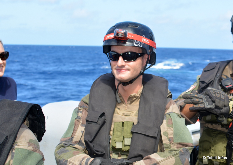 Commissaire est un métier administratif, mais dans la marine tout le monde est militaire...