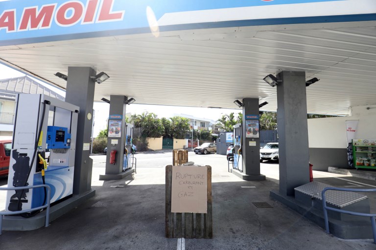 Gilets jaunes": retour au calme à La Réunion après une nuit d'affrontements au port