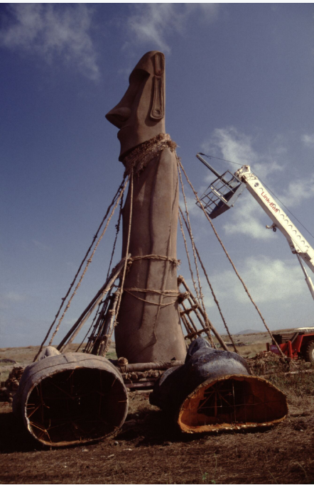 Le mystère des moai enfin révélé : ils étaient en résine, et ils étaient creux ; enfin ceux qui venaient de Hollywood…