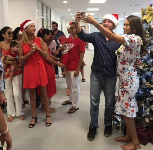 On se bousculait à l'agence pour obtenir son selfie