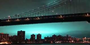 Lumières bleues et rumeurs d'extra-terrestres au-dessus de New York