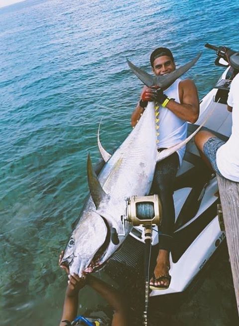 Avec son jet-ski il pêche un thon de 75 kilos