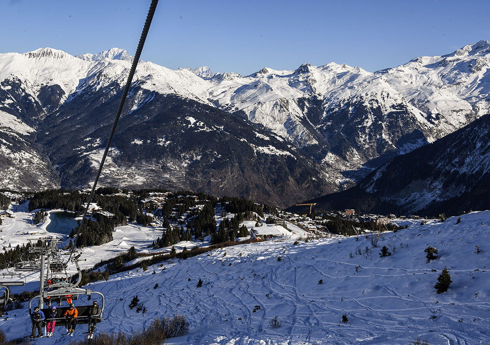 Savoie: un skieur polonais se tue en percutant un panneau de signalisation