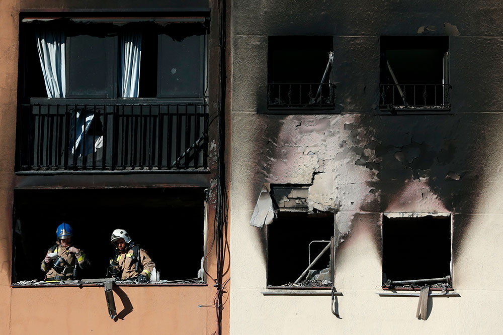 Espagne: quatre morts dans l'incendie de deux immeubles, un bébé dans un état critique