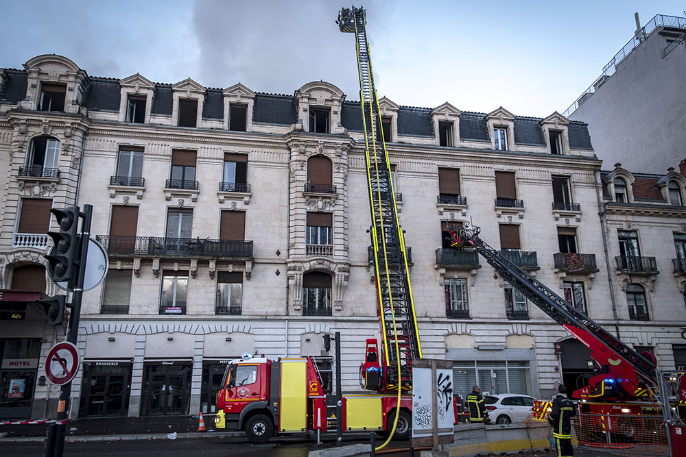 Toulouse: 20 blessés dont un "grave" dans l'incendie d'un immeuble