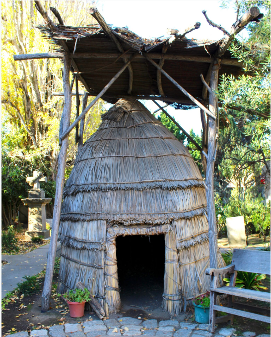 Une case indienne ohlone, reconstruite dans le petit cimetière de la Mission Dolores. Tous les indigènes ou presque ont disparu au moment de la colonisation.