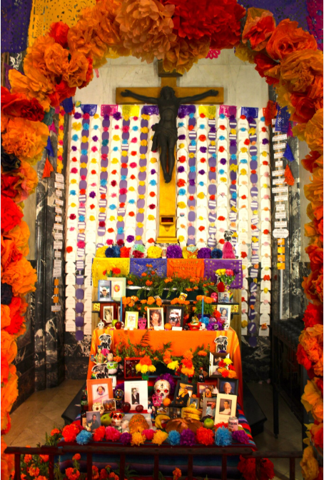 A l’intérieur de la basilique, une chapelle riche en ex-voto, typique de la foi mexicaine.