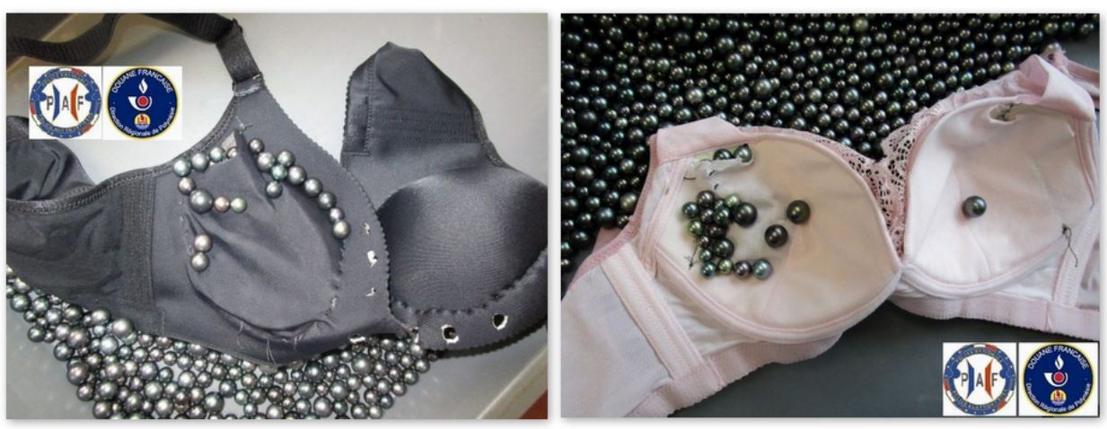 900 perles volées cachées dans des soutiens-gorge