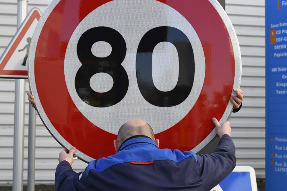 La mortalité routière en recul "historique" mais les 80 km/h toujours en suspens