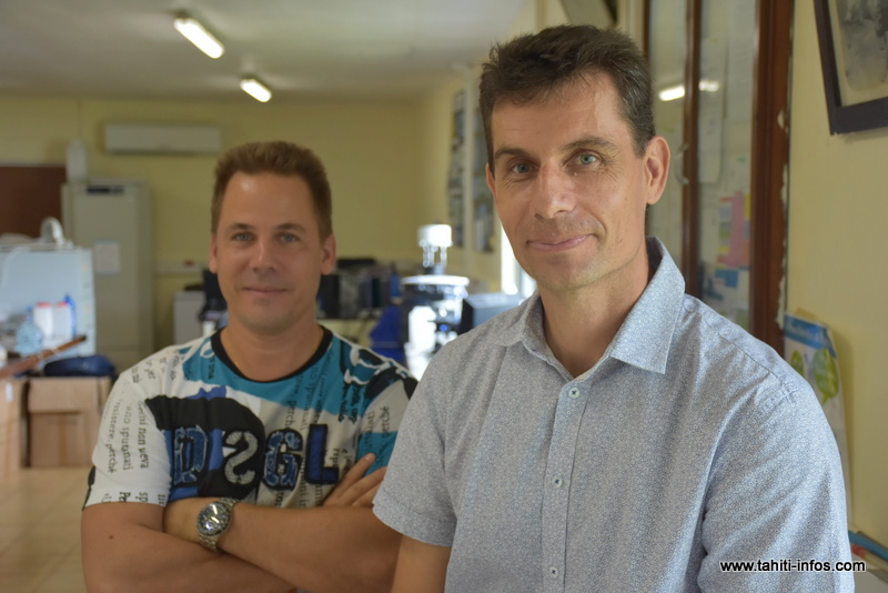 Hervé Bossin, chercheur responsable du laboratoire d'entomologie médicale de Paea et Jérôme Marie, ingénieur de laboratoire à l'ILM.
