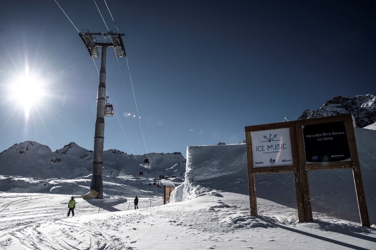 Dans un igloo des Alpes italiennes, de la musique "de glace"