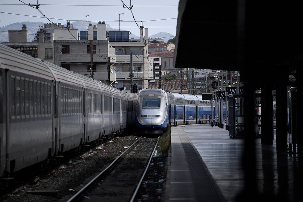 La SNCF demande aux voyageurs de reporter leurs trajets en TGV, après une panne à Montparnasse