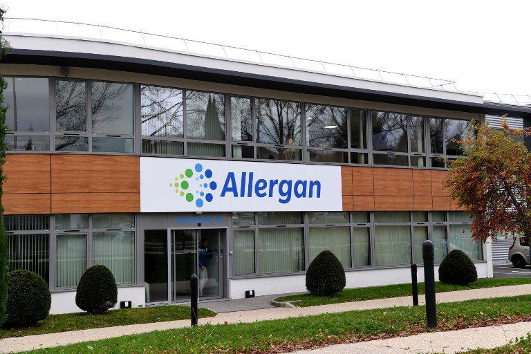 Implants mammaires Allergan: des femmes déposent plusieurs plaintes contre X
