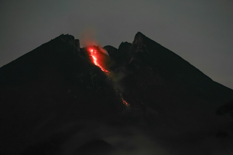 Indonésie: le volcan Merapi en éruption