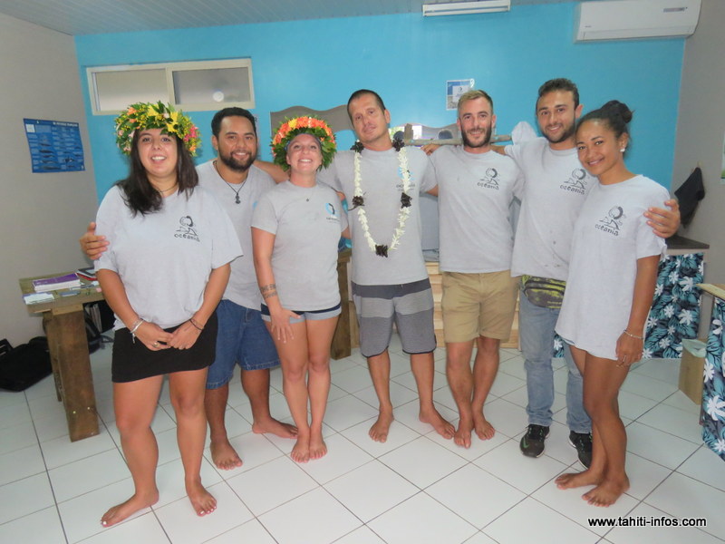 Quelques membres de l'association Oceania, ce jeudi lors de l'inauguration du local de Temae à Moorea.