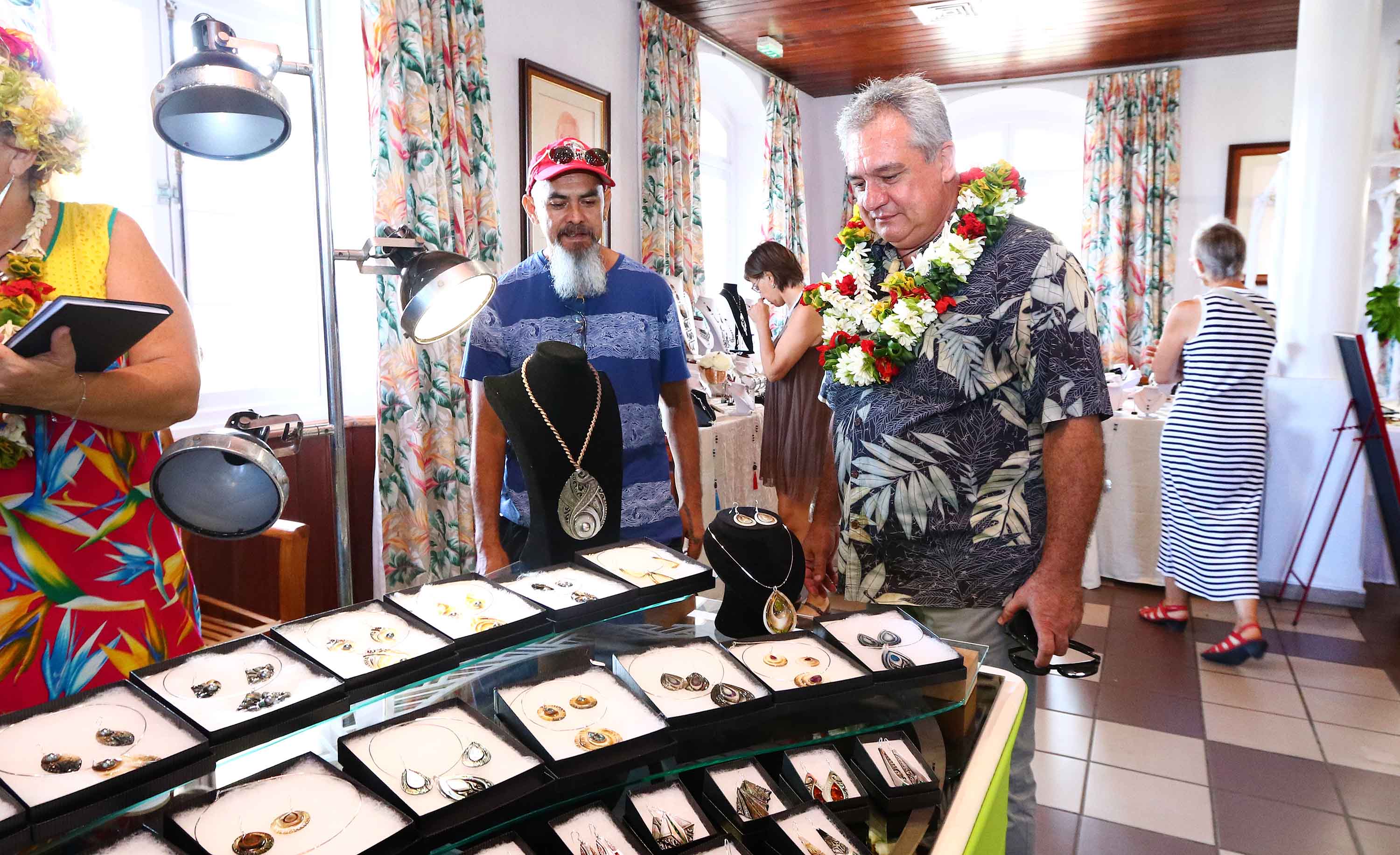 Ouverture du 19ème salon de la bijouterie d’art polynésien à la mairie de Papeete
