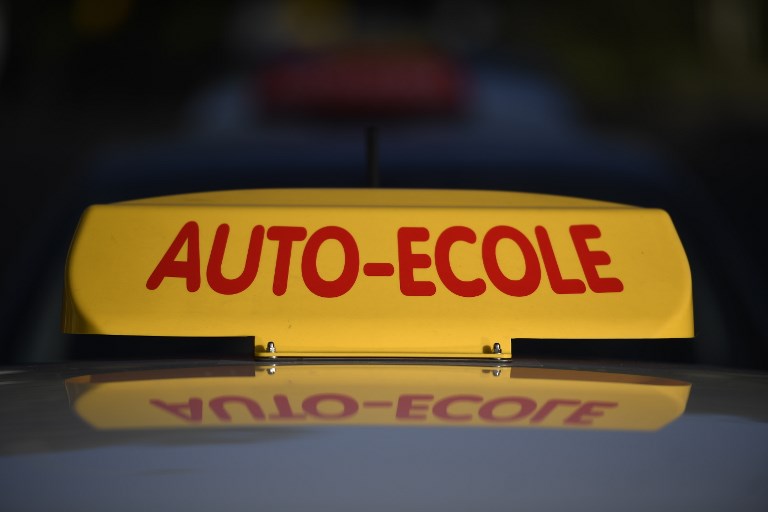 Opérations escargots des auto-écoles contre "l'ubérisation" du permis