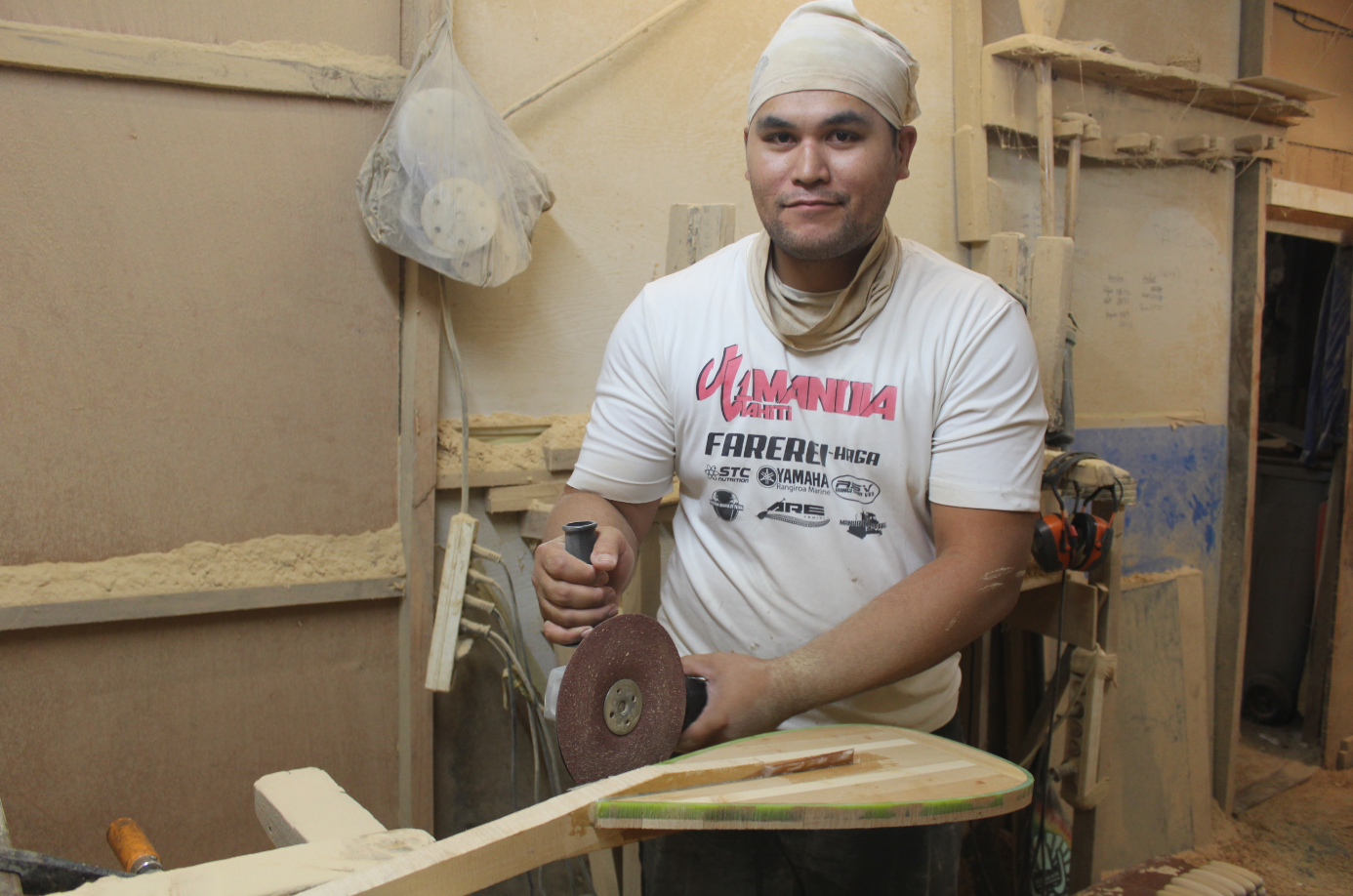 Kevin Holozet, fabriquant de rame de va'a : " La demande explose à l'international "