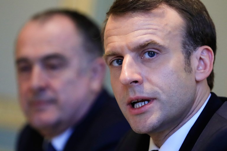 A la mi-temps du grand débat, Macron cherche à garder l'avantage