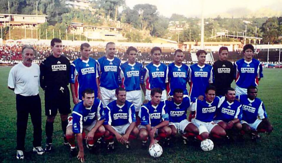 Eddy Etaeta  (cinquième à partir de droite) a même joué avec Zidane