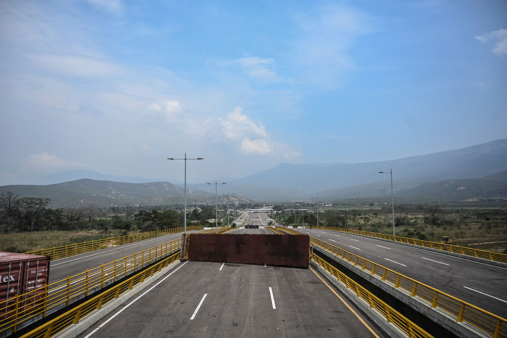 Venezuela: Guaido à la frontière colombienne pour faire entrer l'aide humanitaire
