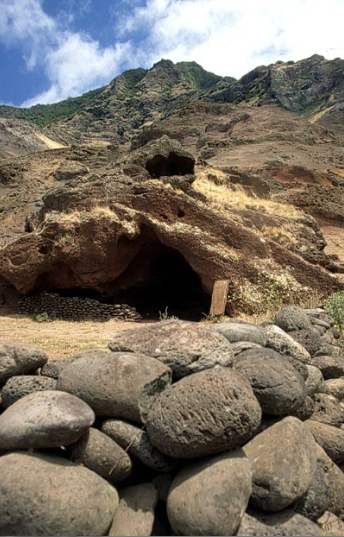 Depuis 1998, un riche Américain creuse autour de cette grotte pour y retrouver le trésor de l’Espagnol Juan Esteban Ubilla y Echeverría ; mais en vain…