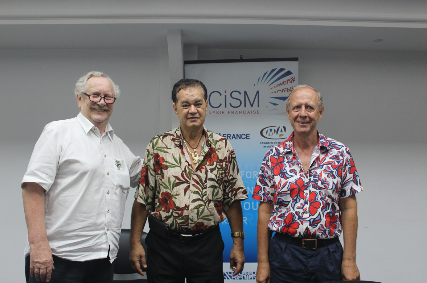 De gauche à droite : Gérard Kochersperger, vice-président de l’Institut économique de Tahiti, Stéphane Chin Loy, président de la CCISM et Patrick Fincker, co-président de l’Institut économique de Tahiti.