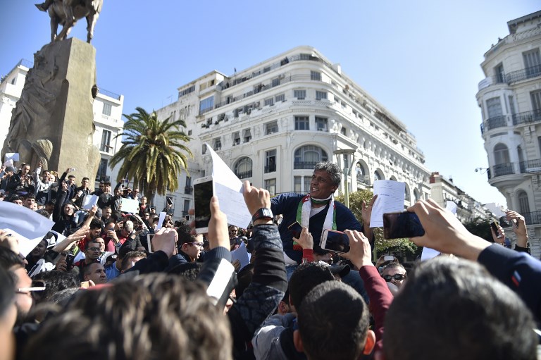 Plusieurs dizaines de milliers d'Algériens manifestent contre un 5e mandat de Bouteflika
