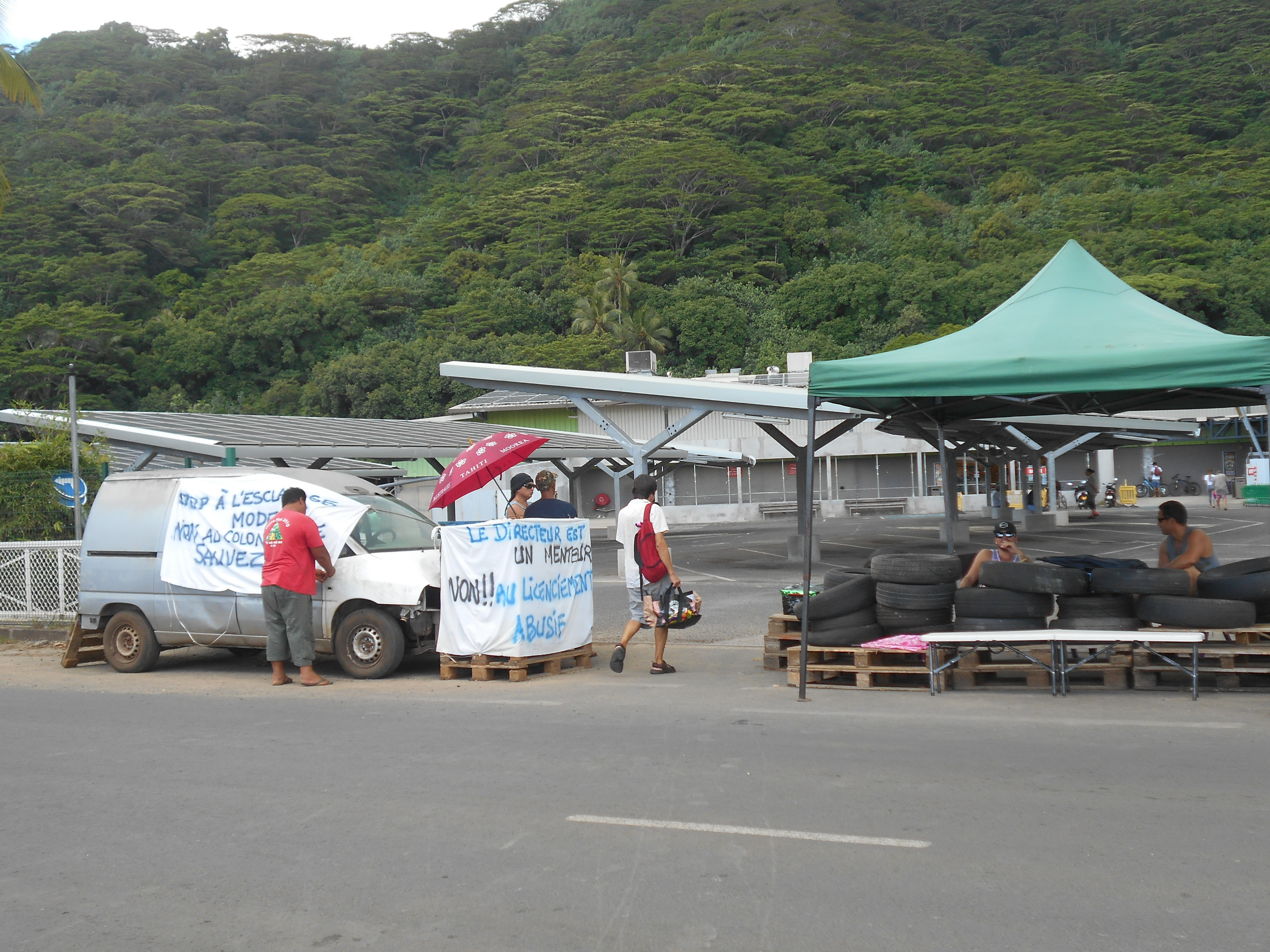 Un barrage filtrant à l'entrée de Champion Toa Moorea