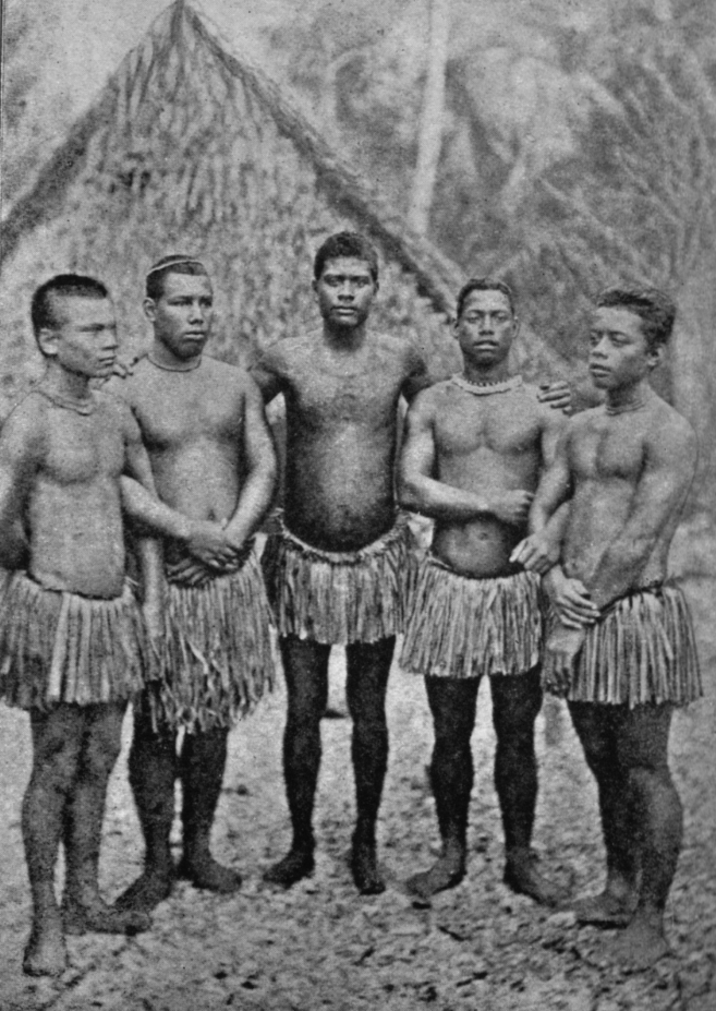 Quelques jeunes Nauruéens, qui retrouvèrent enfin la paix sous l’administration allemande, pendant vingt-six ans.