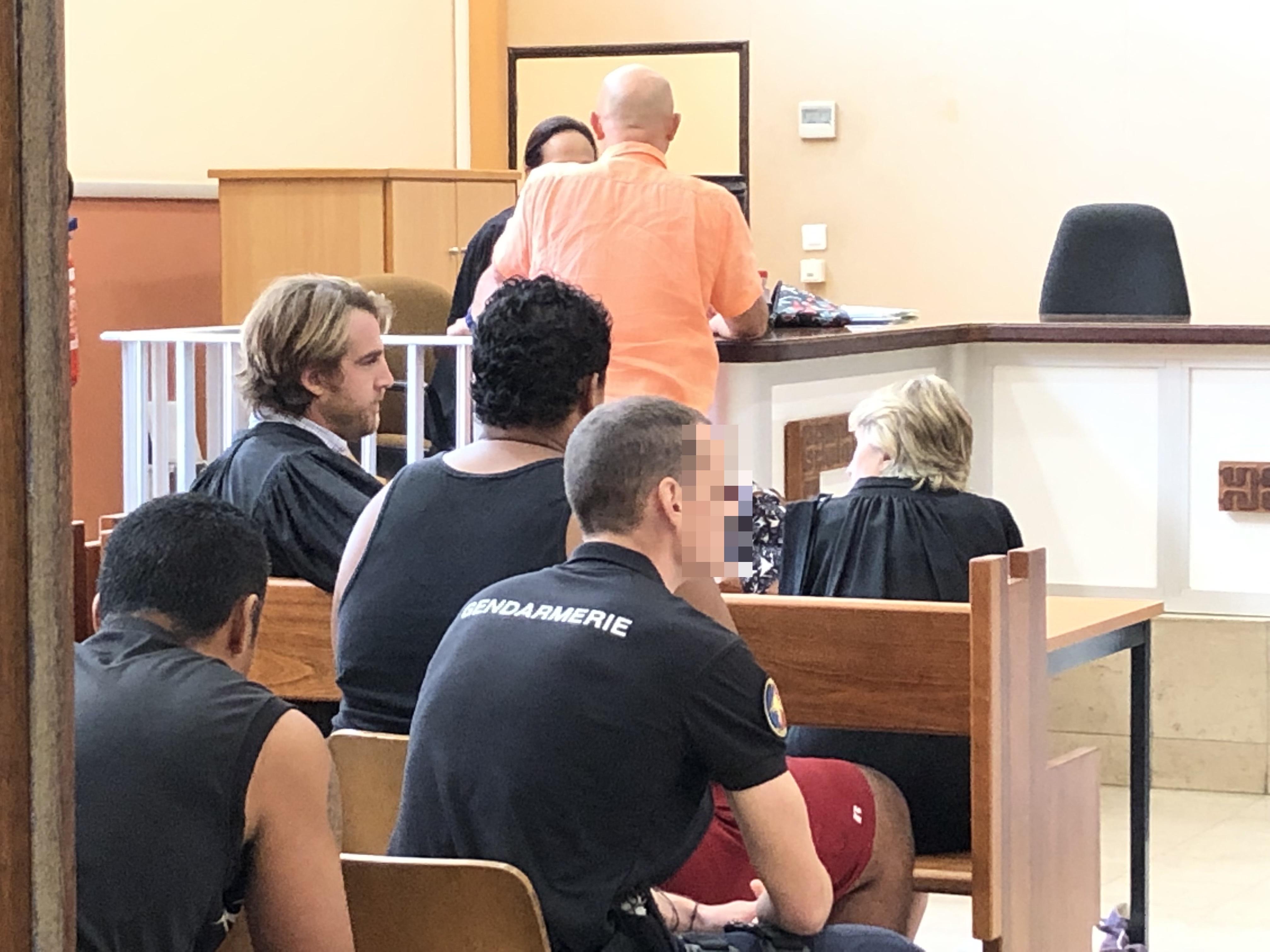 "Quand je l'ai vu arriver en scooter je savais que ce n'était pour discuter. Il voulait régler cette histoire avec des coups", a expliqué la victime.