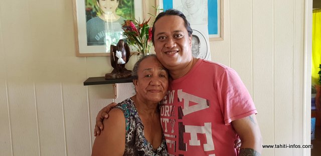 Teura et un de ses enfants, Martial.