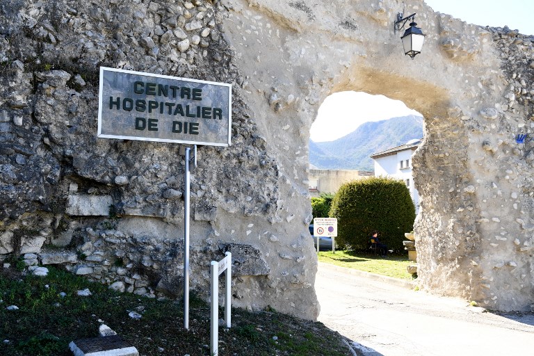 Mort d'un bébé in utero: colère et enquête autour d'une maternité fermée dans la Drôme