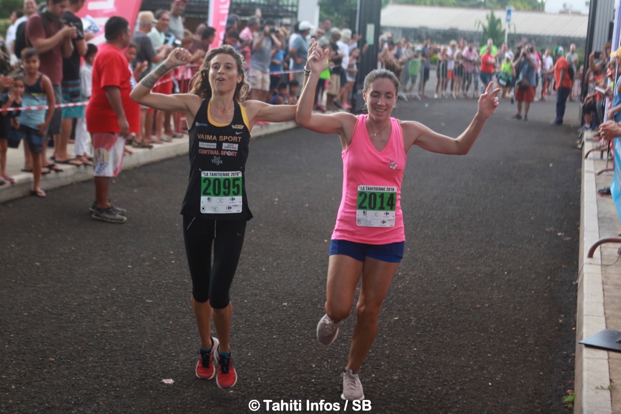 Une arrivée main dans la main pour Sophie Bouchonnet et Clémence Dede