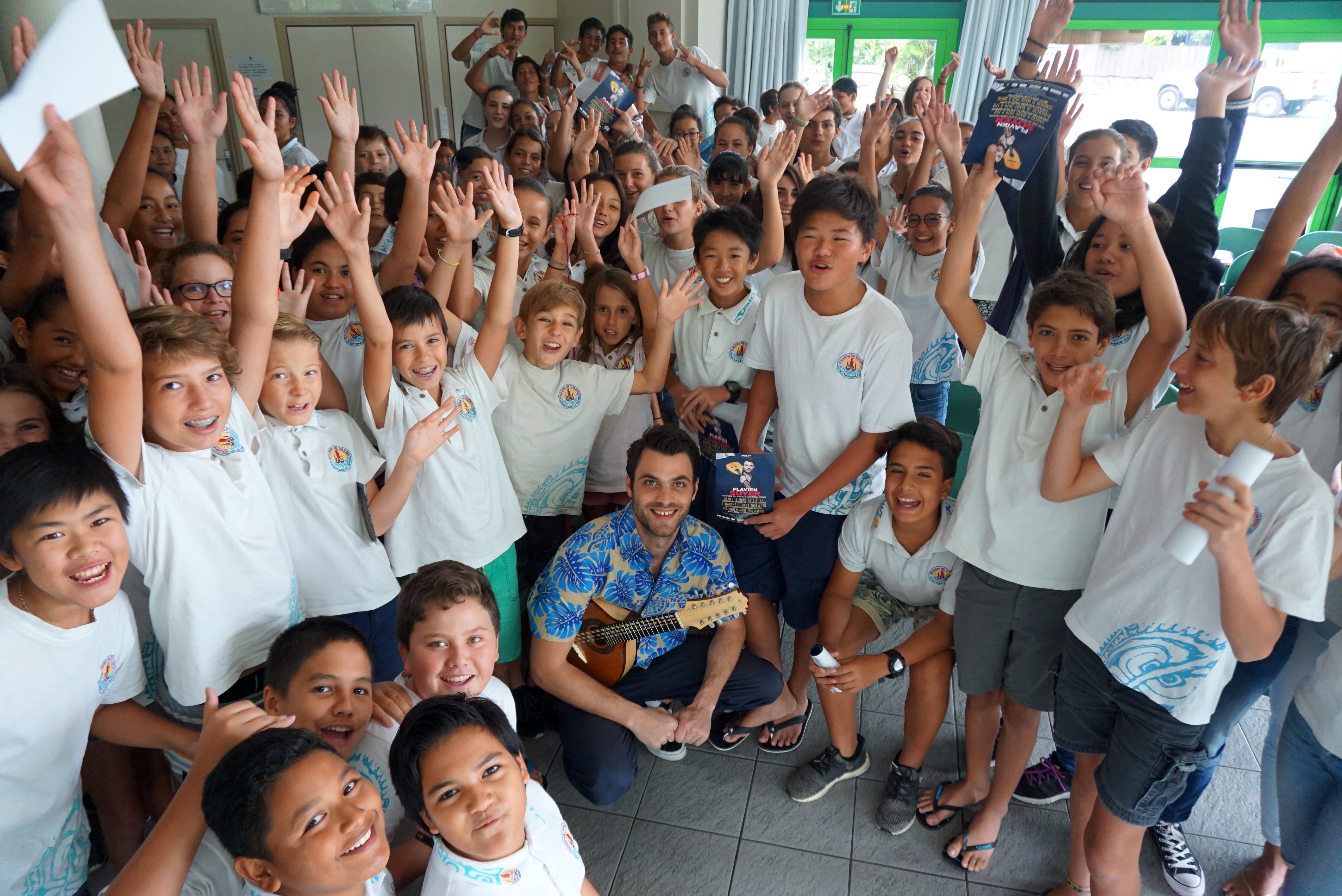Une mandoline charme 90 collégiens de Tipaerui