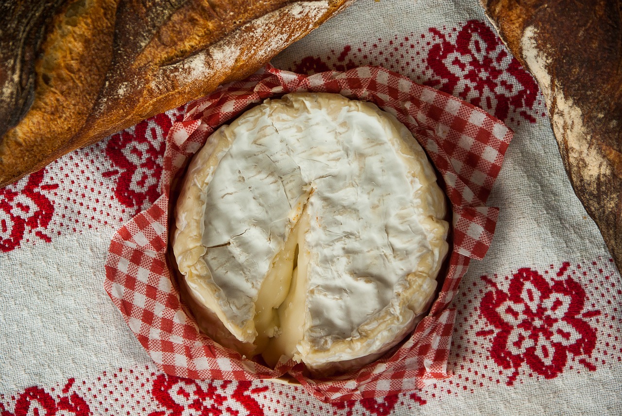 Quand la défense du camembert (et ses effluves) s'invite au menu de l'Assemblée