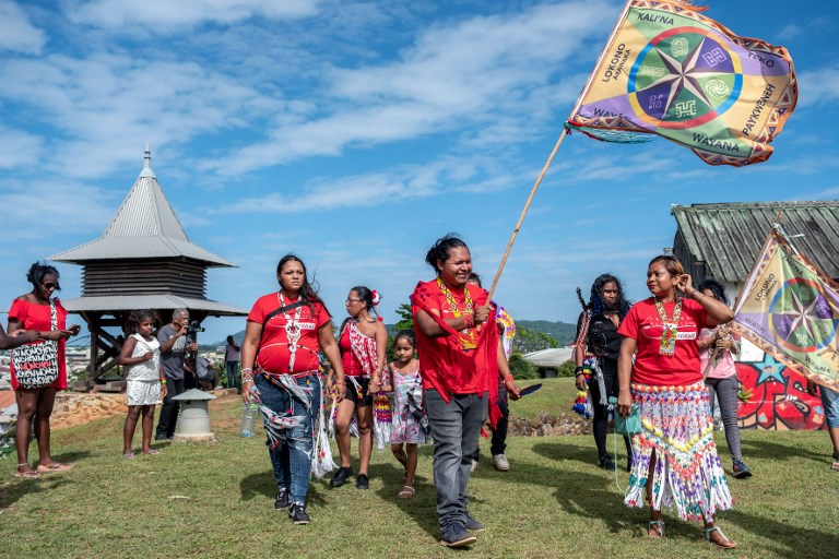 Guyane: la restitution des terres aux Amérindiens à la peine