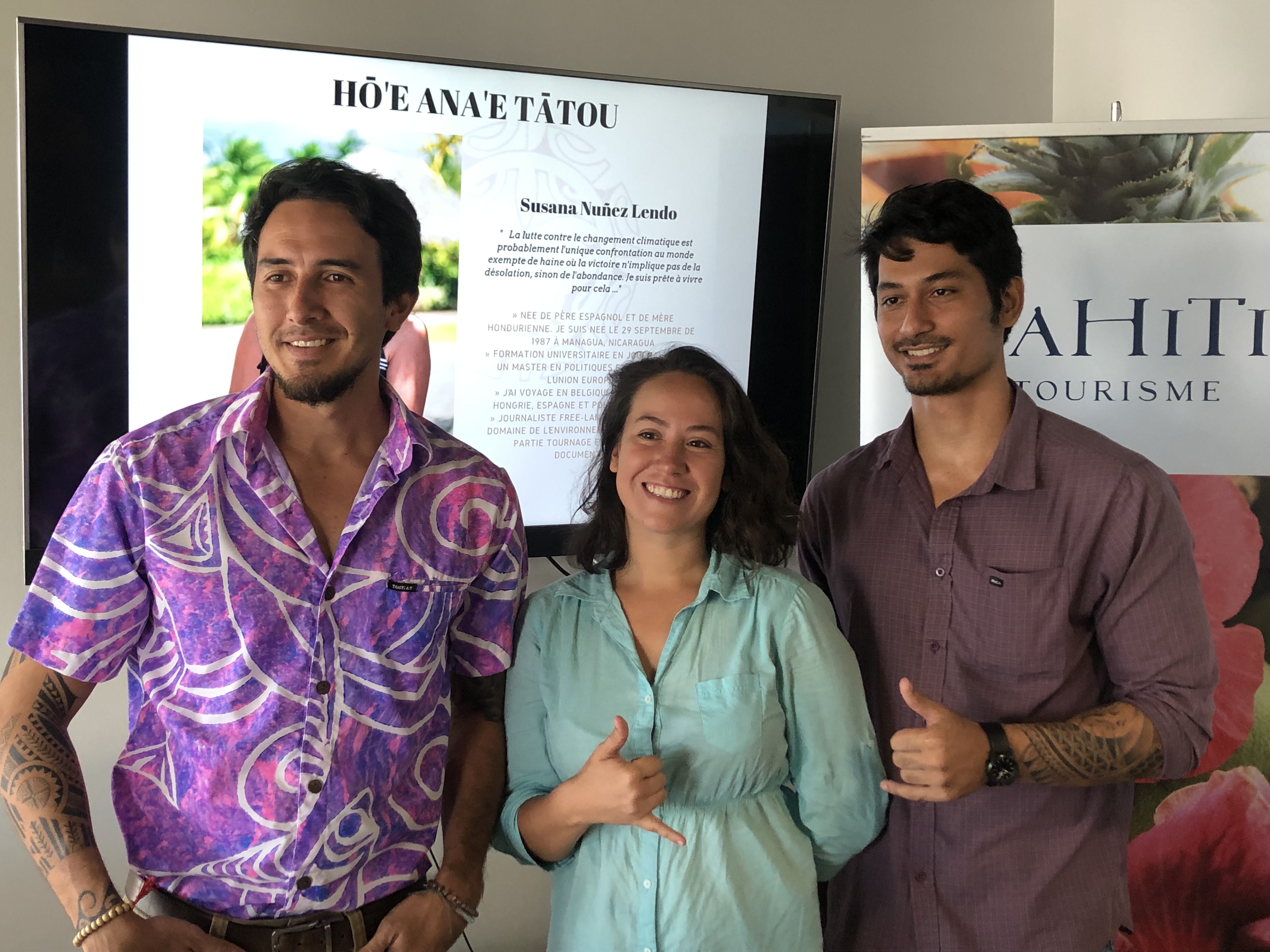 Susana Nunez Lendo, une journaliste, va accompagner Moana Van Der Maesen (à gauche) et Hiroana Putoa (à droite) dans leur tour du monde. Elle sera chargée de relater chaque étape de leur voyage.