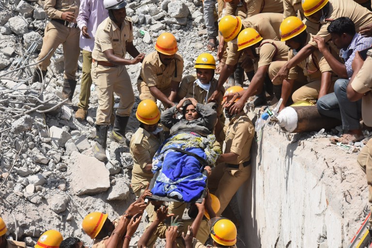 Inde: trois survivants sortis des décombres du bâtiment effondré mardi