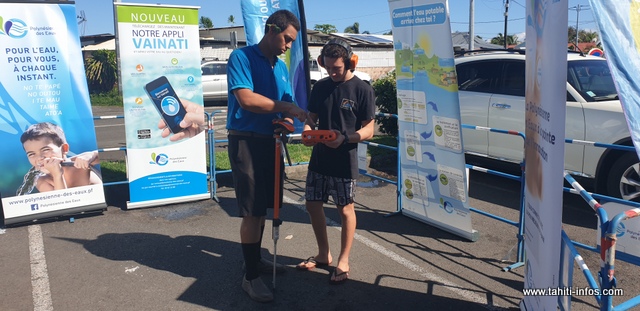 Le troisième atelier "est destiné à la recherche des fuites. On fait des démonstrations avec des écoutes, pour entendre l'eau s'écouler dans la canalisation", précise Mehiata Riaria.