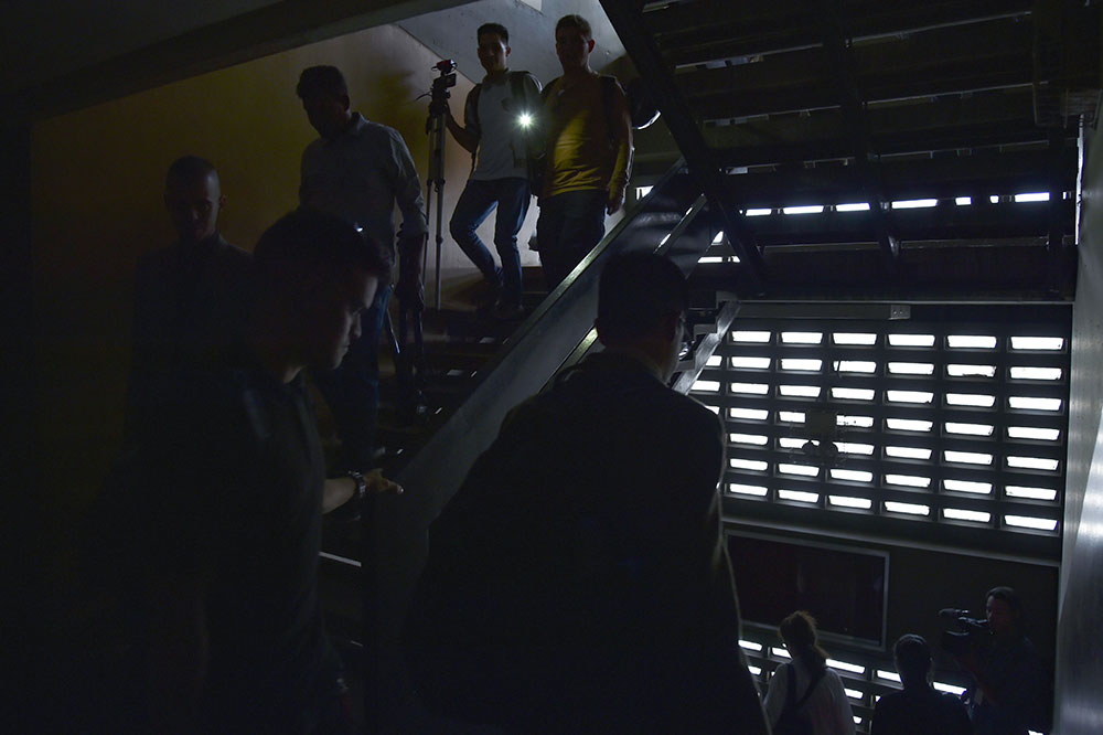 Le Venezuela de nouveau dans le noir, le gouvernement dénonce une "attaque"