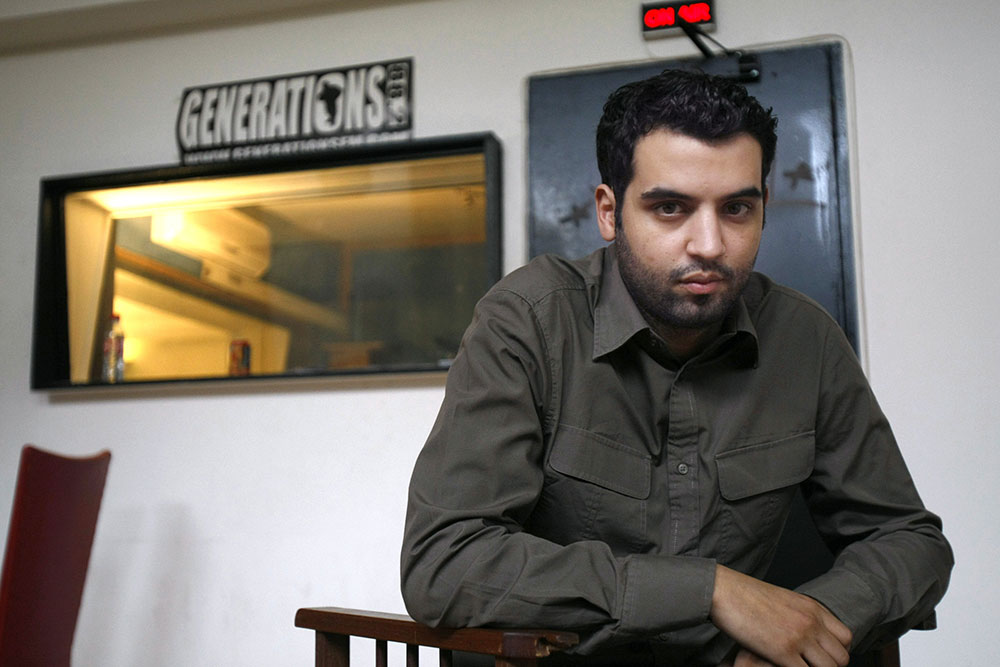 Garde à vue pour l'humoriste Yassine Belattar, accusé de menaces et harcèlement