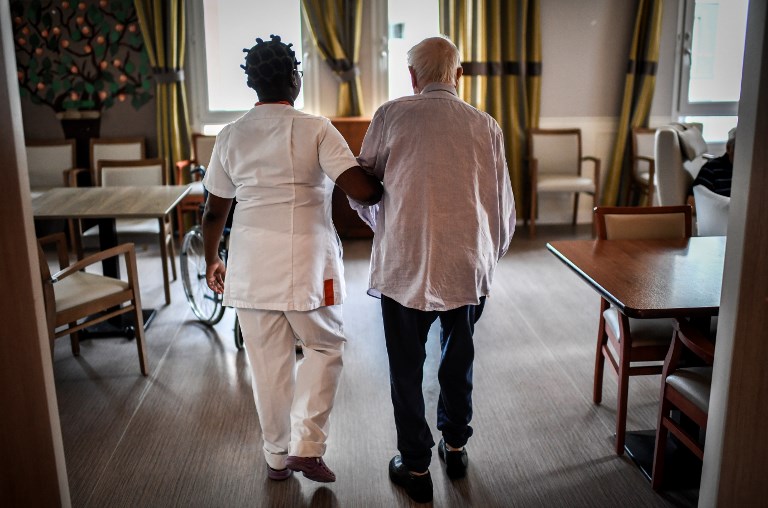 Un rapport préconise un effort massif pour la dépendance, une loi à l'automne