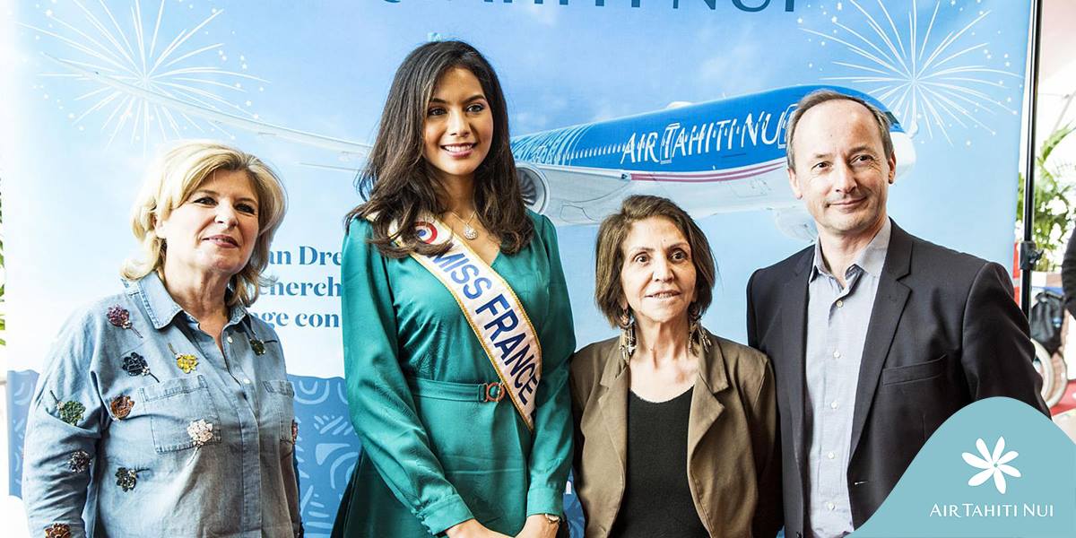 ATN: Premier vol Paris/ Papeete du Tahitian Dreamliner, les passagers accueillis pas Vaimalama Chaves