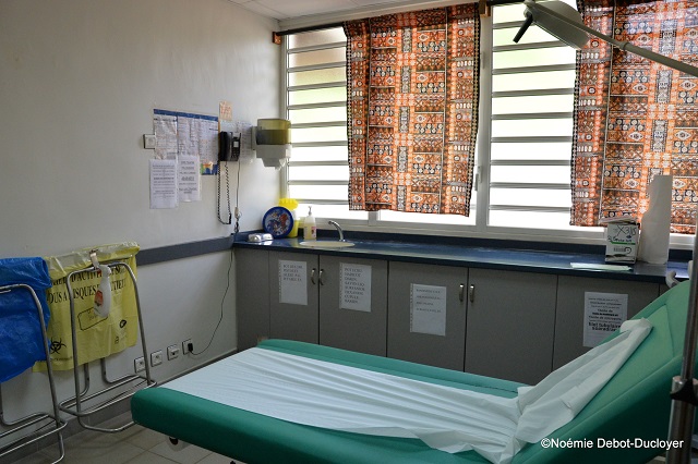 Pour limiter le coût des évasans et améliorer les conditions de traitement des malades, des consultations spécifiques avec des médecins spécialistes (obstétriques, cardiologue…)  sont organisées dans les îles.